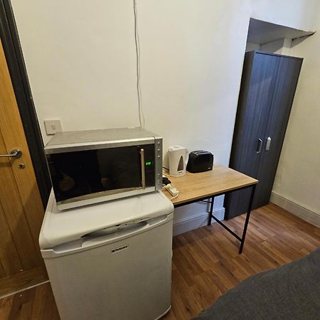 Double En Suit Room In Levenshulme 曼彻斯特 外观 照片