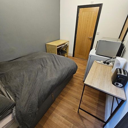 Double En Suit Room In Levenshulme 曼彻斯特 外观 照片